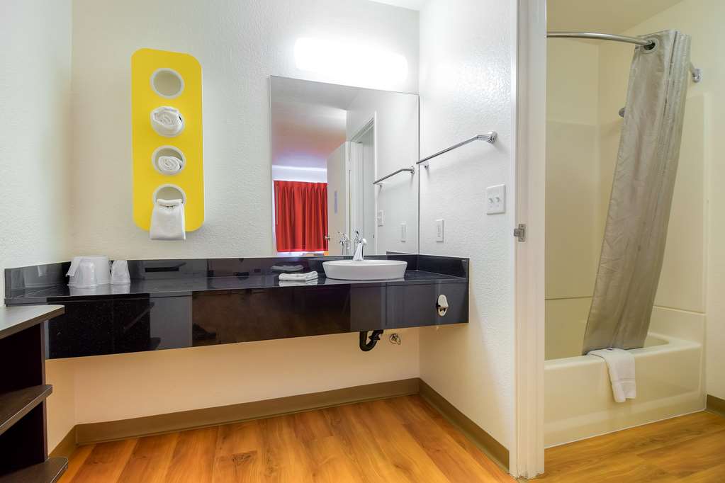 Motel 6 San Diego CA Hotel Circle Mission Valley - photo 15
