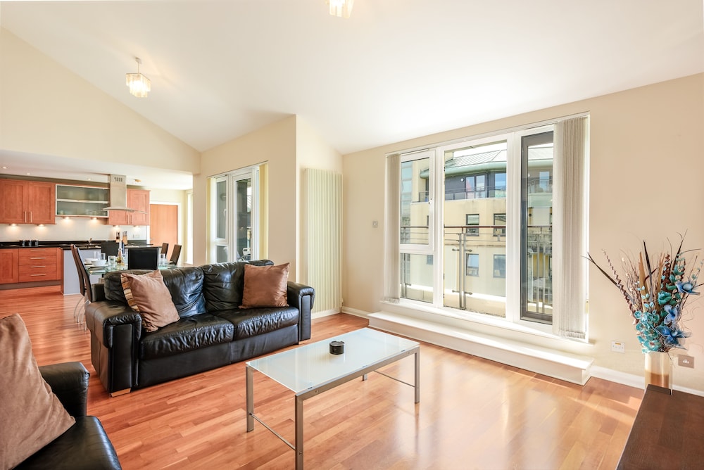 Britannia Penthouse — 4-Star Luxury Hotel in Edinburgh, United Kingdom