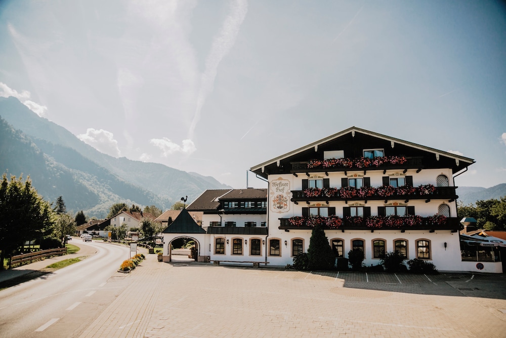 Hotel Restaurant Weßner Hof — hotel in Marquartstein