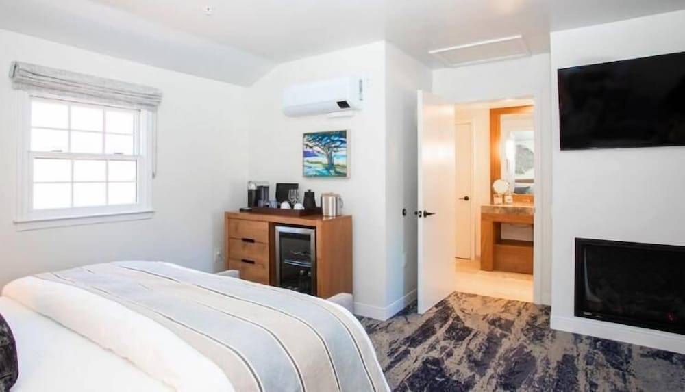 Carmel Beach Hotel - photo 17