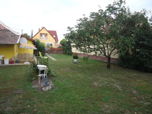 Napsugár Vendégház — hotel in Poroszlo