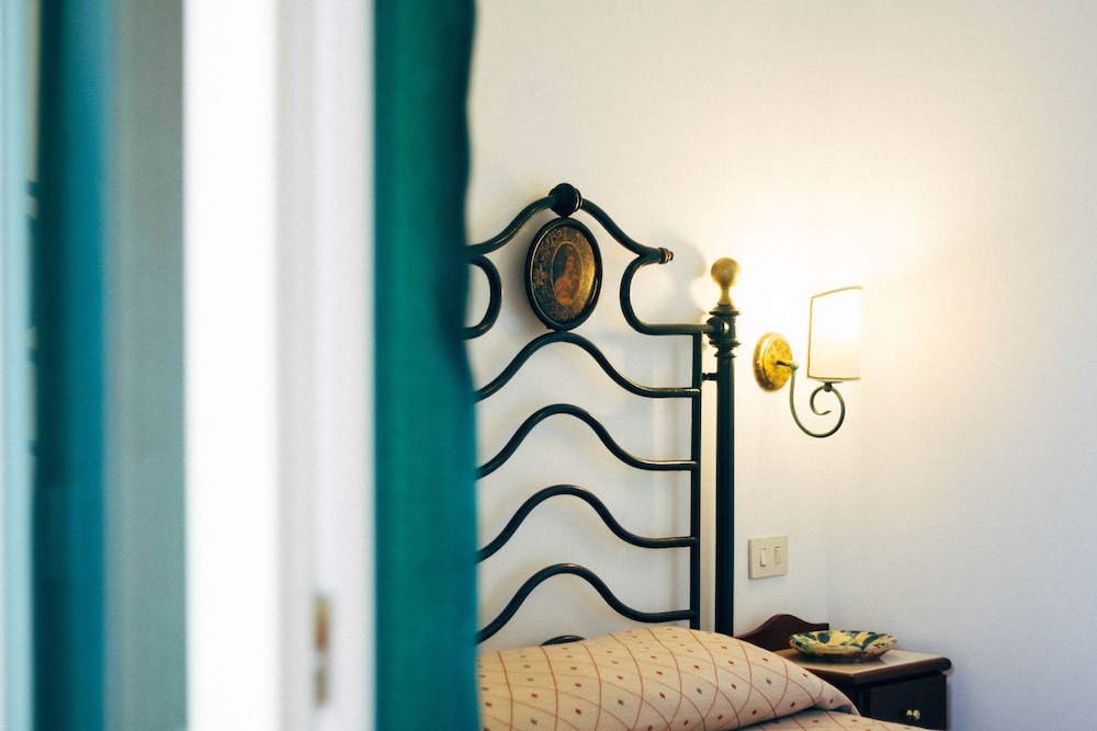 Villino Eleonora — 4-Star Luxury Hotel in Parghelia, Italy