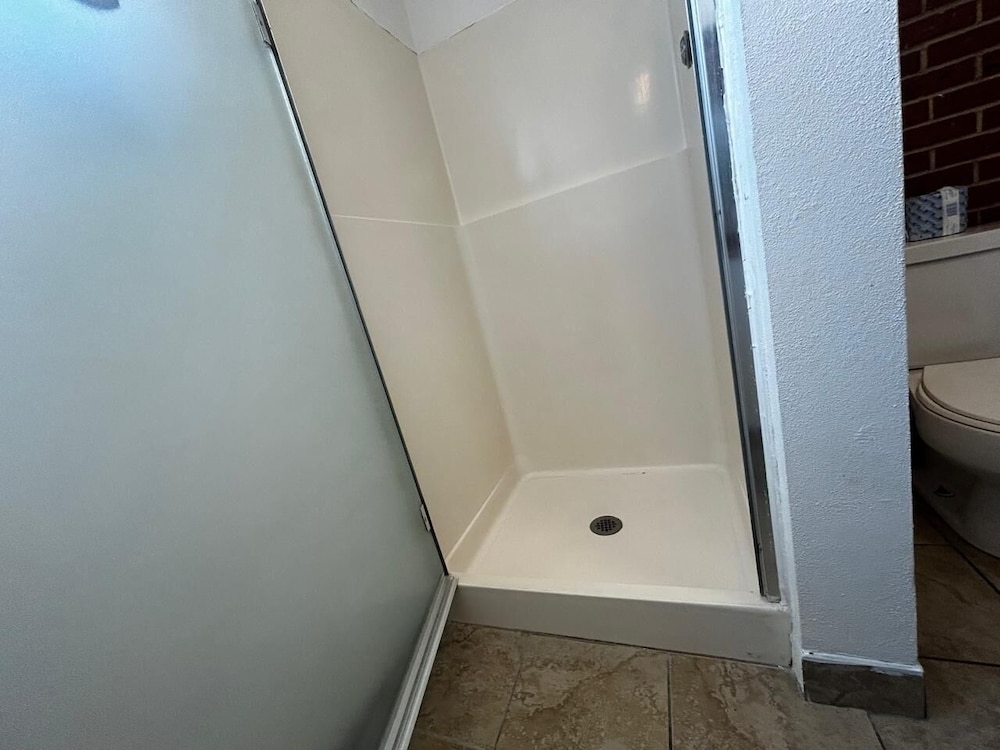Travelers Inn by OYO Longview Kelso - photo 25