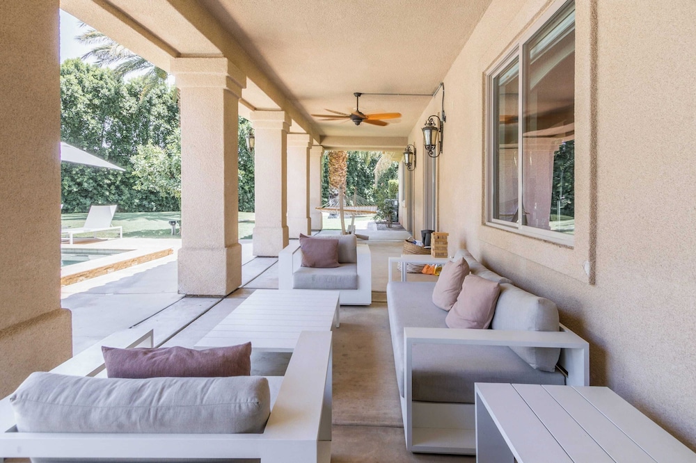 The Date Palm Estate by Avantstay Expansive Estate w Game Room Backyard Oasis w Pool & Spa - photo 7