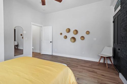 Mardi Gras Hideaway Cozy 2BR in Soulard — 4-Star Luxury Hotel in St. Louis, United States