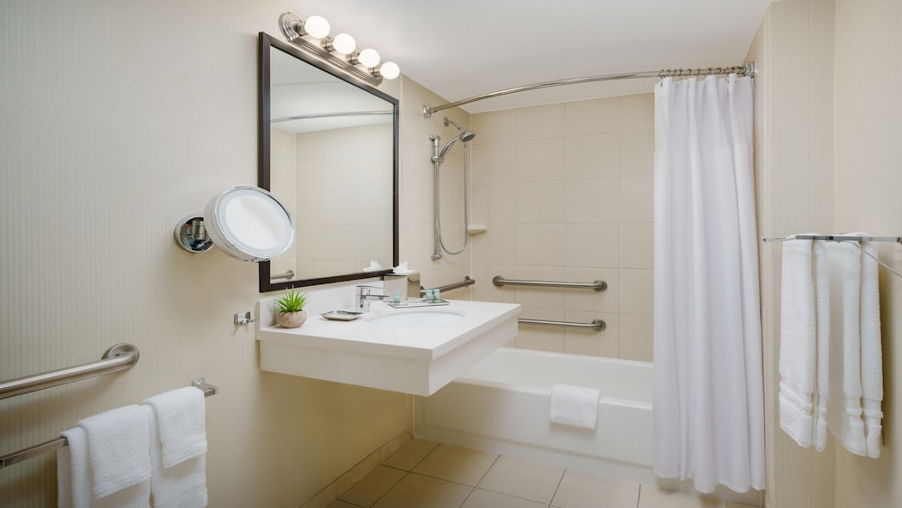 Crowne Plaza Phoenix Airport PHX by IHG - photo 29