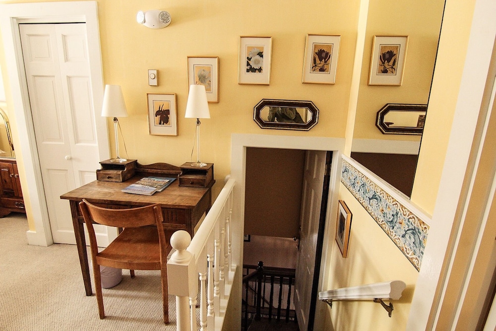 Admiral Peary Inn Bed & Breakfast - photo 18