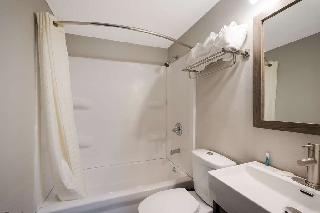 Suburban Studios Milwaukee Airport - photo 14