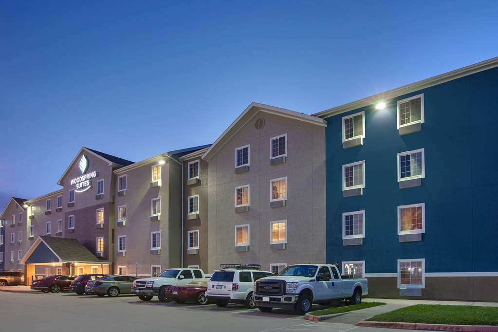WoodSpring Suites Texas City - photo 4