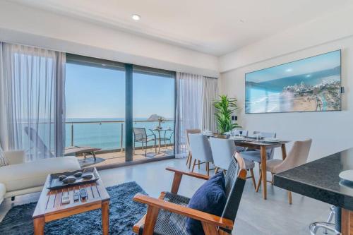Vista Espectacular en Depa Sobre Malecon — 4-Star Luxury Hotel in Mazatlan, Mexico