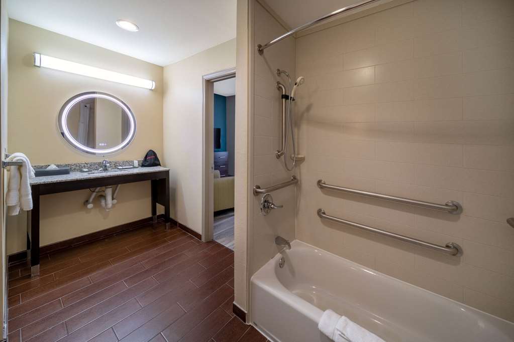 La Quinta Inn & Suites by Wyndham Durant - photo 25