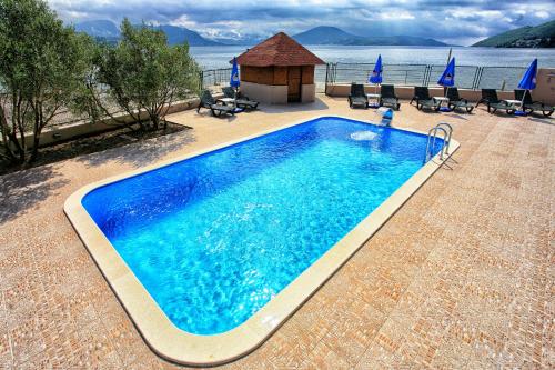Apartments Maxi Katić — 4-Star Luxury Hotel in Herceg-Novi, Montenegro