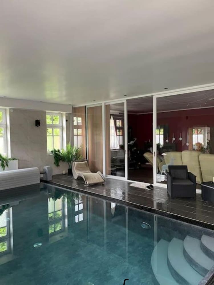 Haus mit Pool Großschönau — 4-Star Luxury Hotel in Grossschonau, Germany