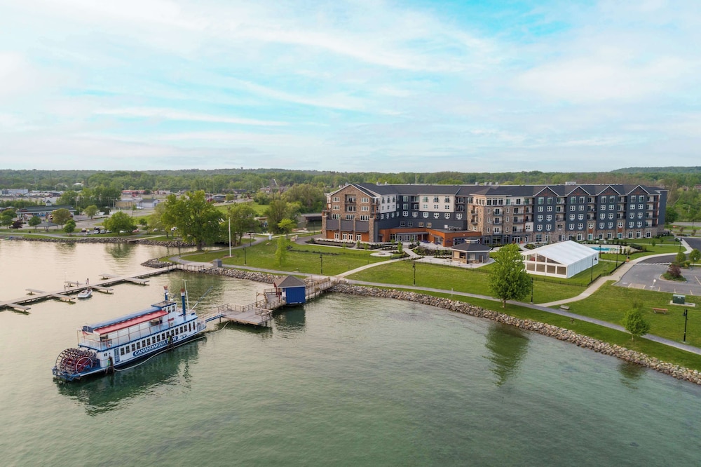 Hotel Canandaigua Tapestry Collection by Hilton — 4-Star Luxury Hotel in Canandaigua, United States