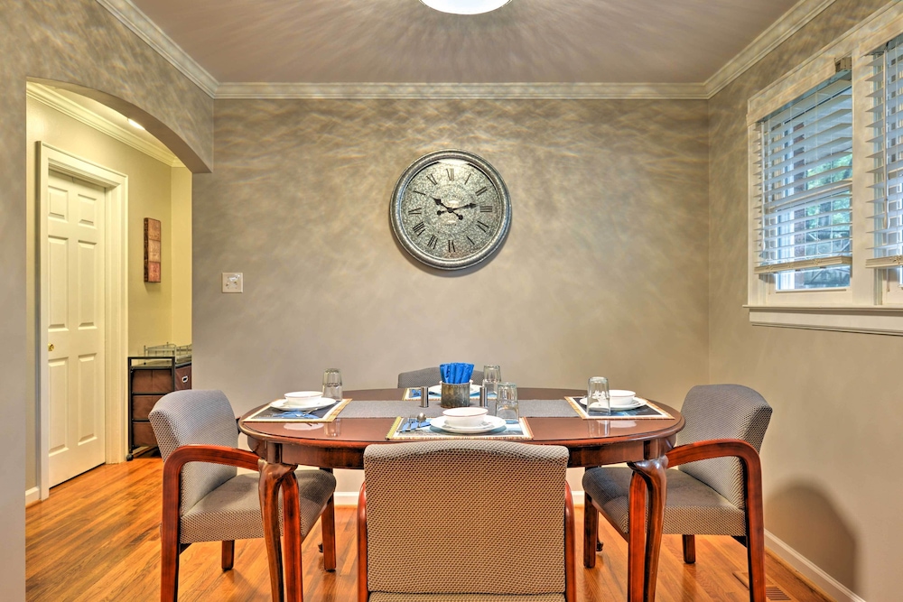 Charlotte Area Home with Patio 6 Miles To Downtown — 4-Star Luxury Hotel in Charlotte, United States