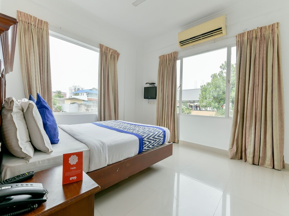 OYO 15460 Centre Point — Cochin — photo 2