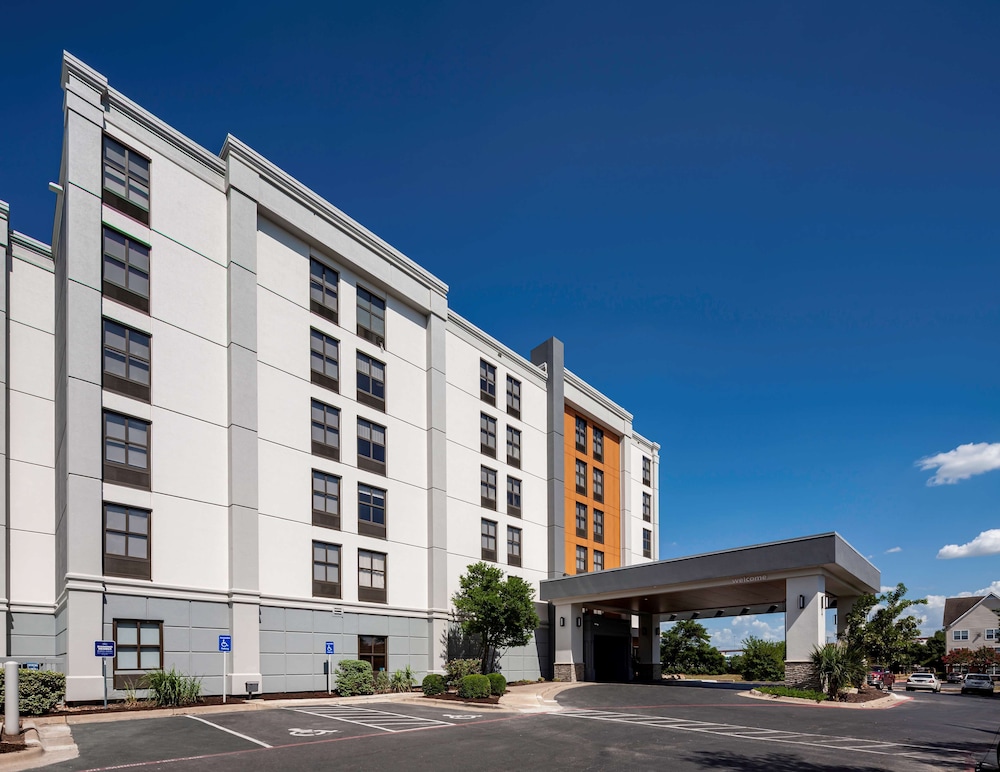 Hampton Inn Austin Round Rock - photo 36