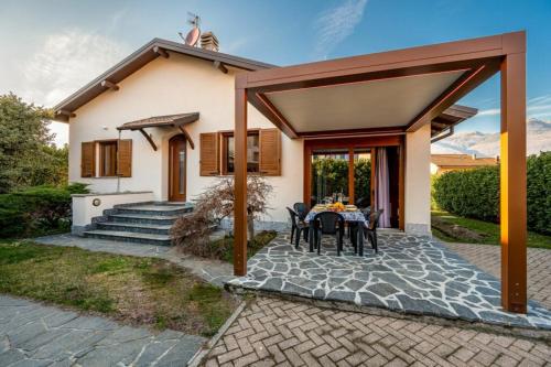Villa Iris — 4-Star Luxury Hotel in Colico Piano, Italy
