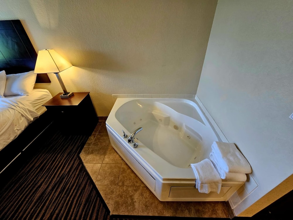 Cobblestone Inn & Suites Maryville - photo 54