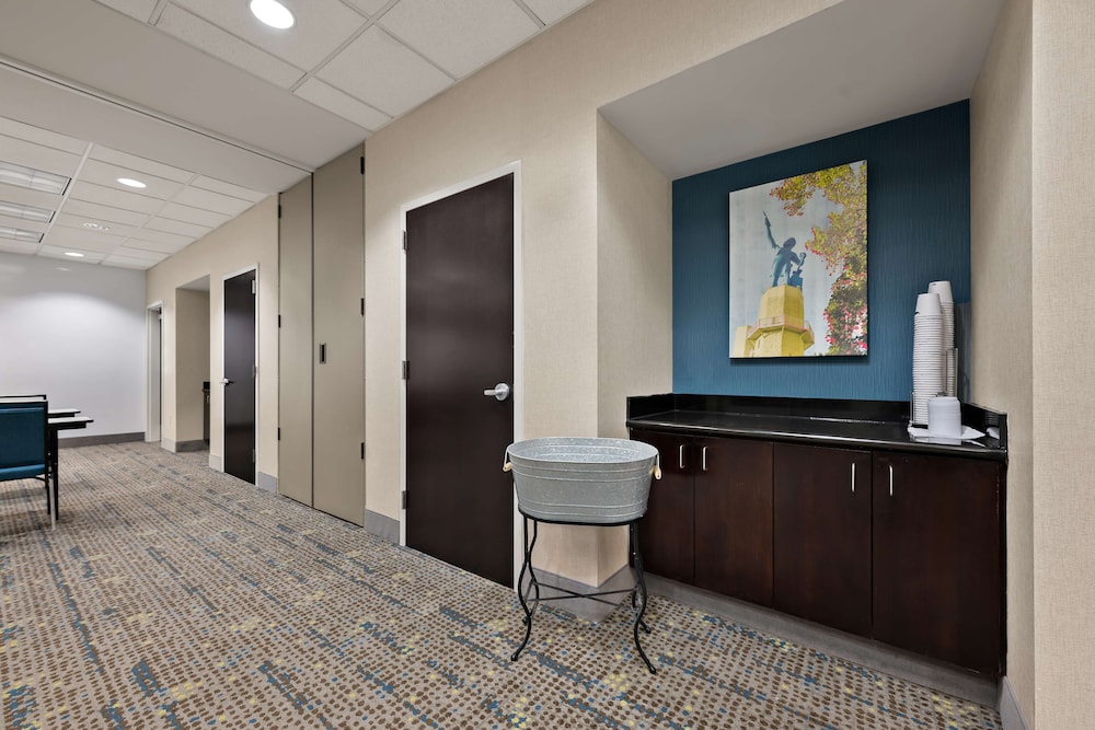 Hampton Inn Birmingham Leeds - photo 60