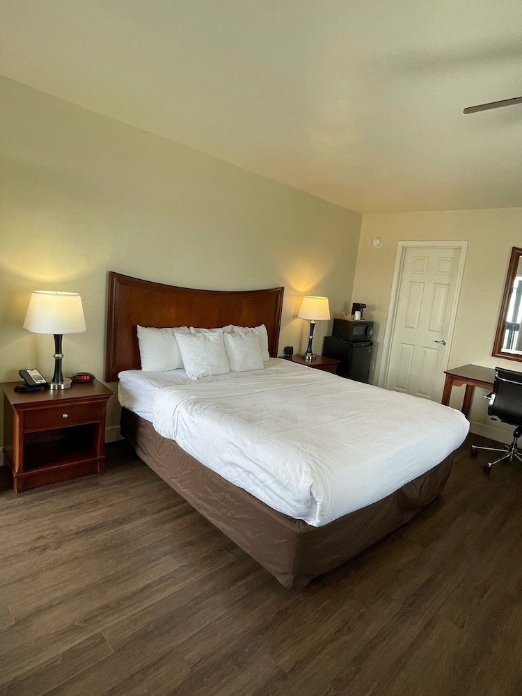 Blu Pacific Hotel - photo 30
