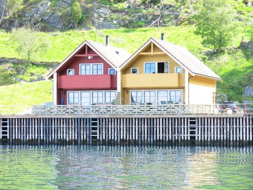 Fjordhytte 16 direkt am Sognefjord in Bjordal mit mietbaren 9 9 PS bis 60 PS Motorbooten in Unknown City, Norway