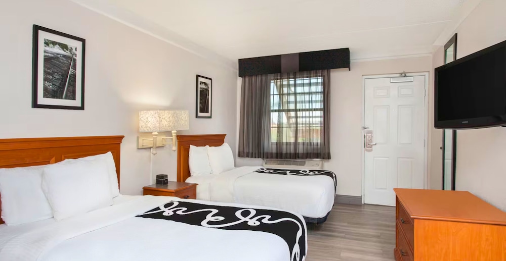 Baymont by Wyndham Fort Myers Central - photo 9