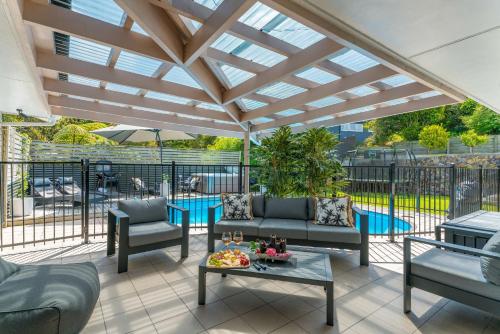 Tuis and Pools Lake Taupo Holiday Home — 4-Star Luxury Hotel in Taupo, New Zealand