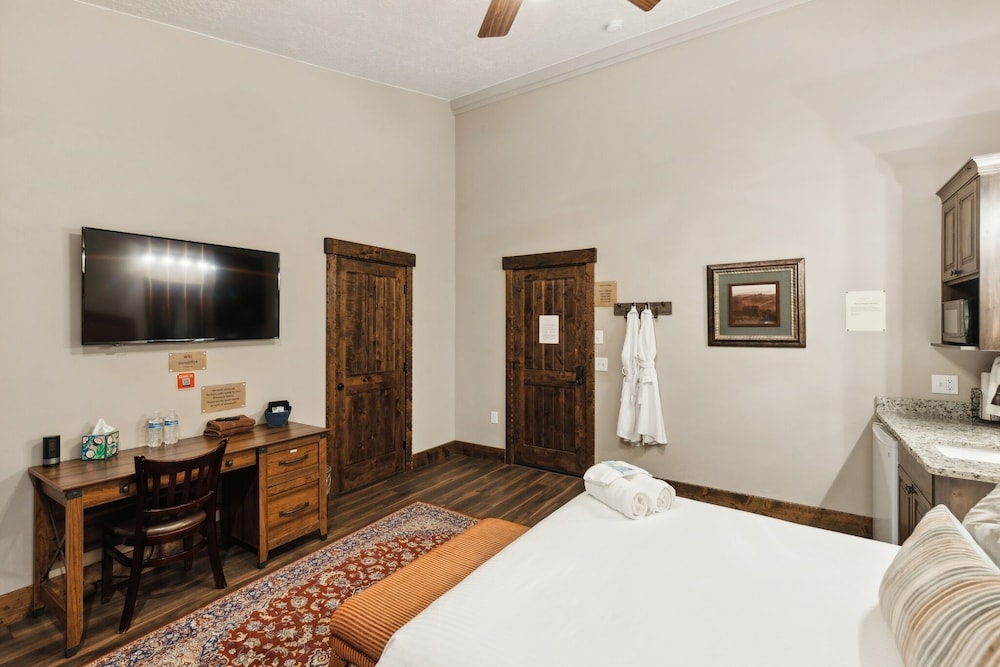 Zion Cliff Lodge - photo 17