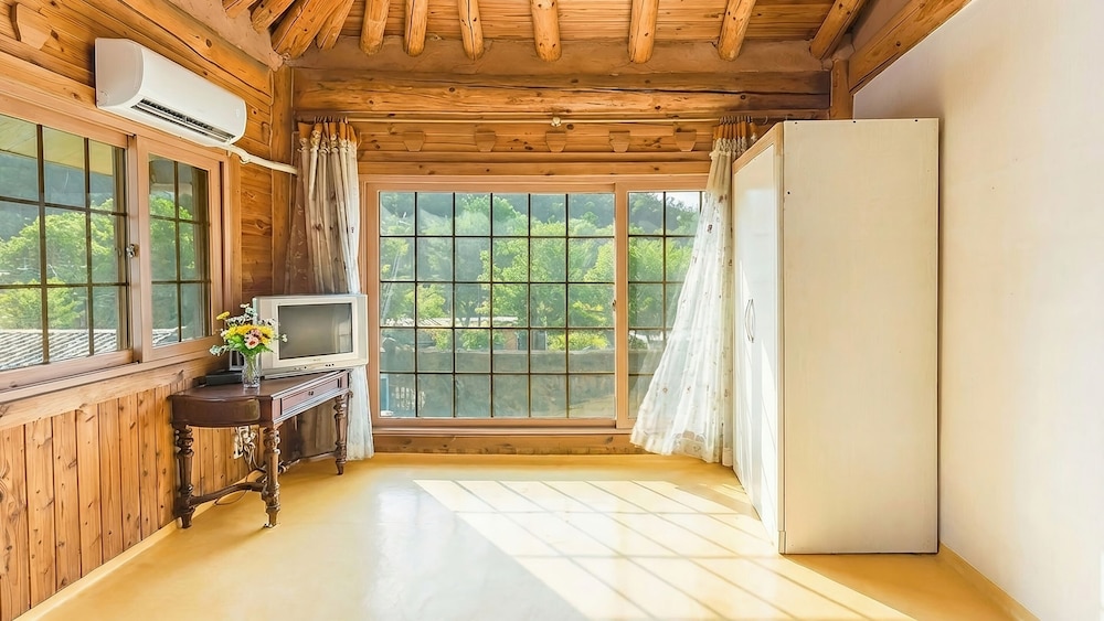 Gapyeong Dolgungpensyeon&kaempingjang in Gapyeong, South Korea