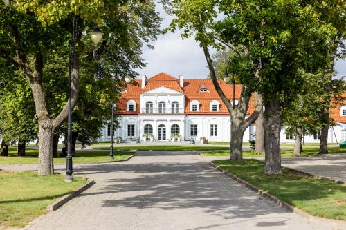 Pałac Domaniowski — 4-Star Luxury Hotel in Wieniawa, Poland