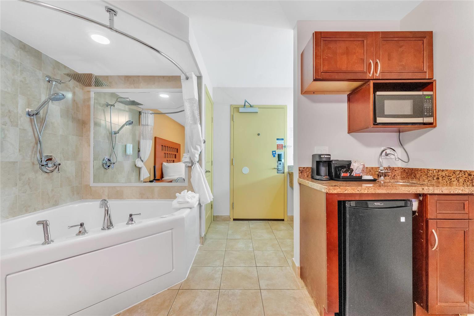 Rodeway Inn & Suites Fort Lauderdale Airport & Cruise Port - photo 31