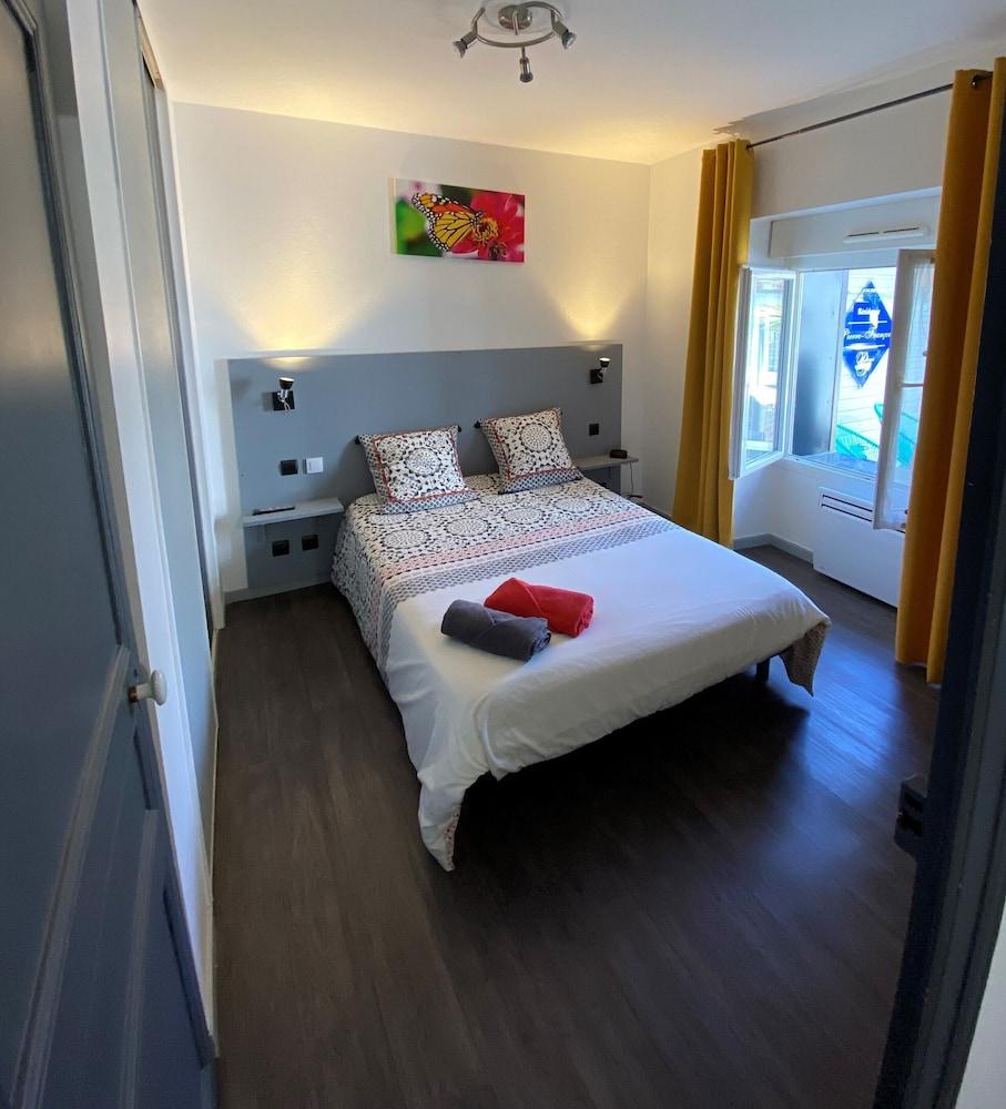 18 Residence Pierre Francois — 4-Star Luxury Hotel in La Roche-Sur-Yon, France