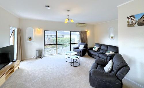 Spacious retreat with Mountain View — 4-Star Luxury Hotel in Rotorua, New Zealand