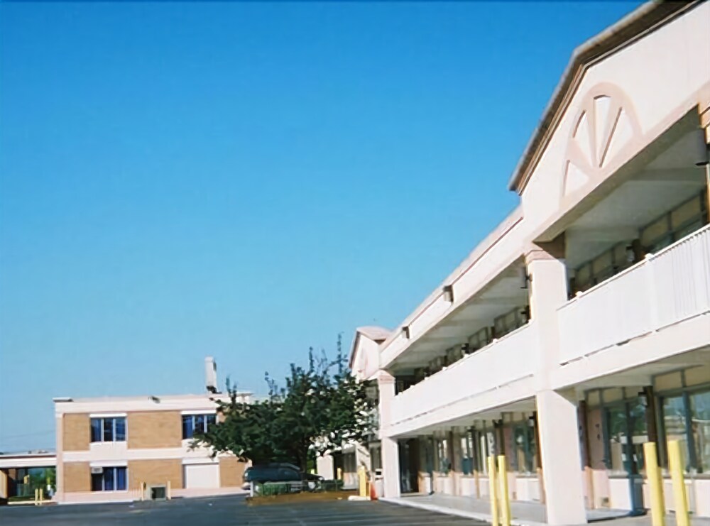Red Carpet Inn And Suites Scranton - photo 18