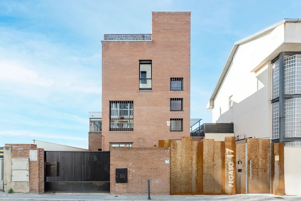 Square Rooms by Charming - carbon neutral hotel in Madrid