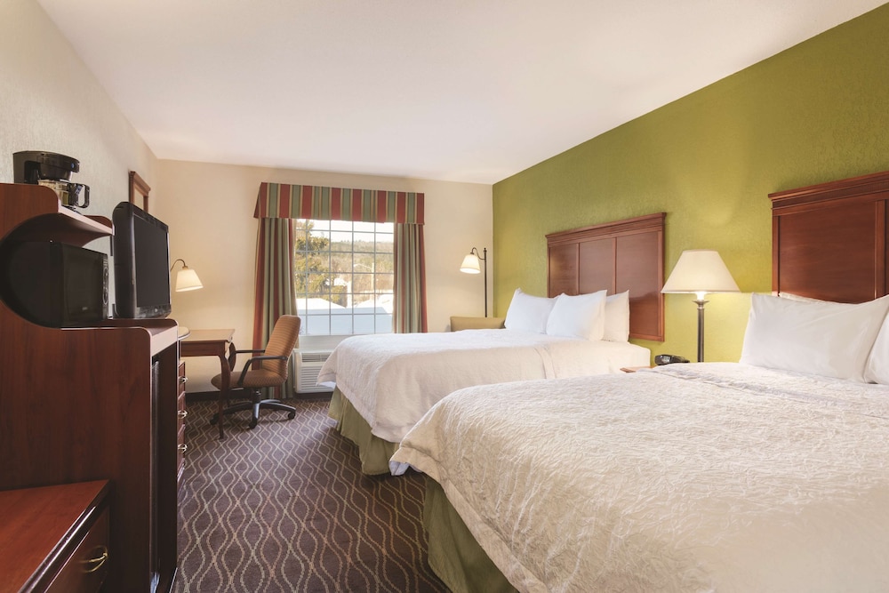 Hampton Inn & Suites Greenfield - photo 18