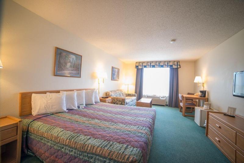River Valley Inn & Suites - photo 16