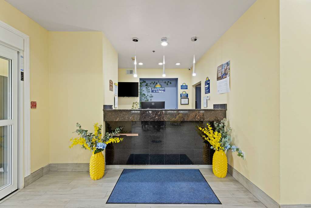 Days Inn & Suites by Wyndham Euless DFW Airport South - photo 5