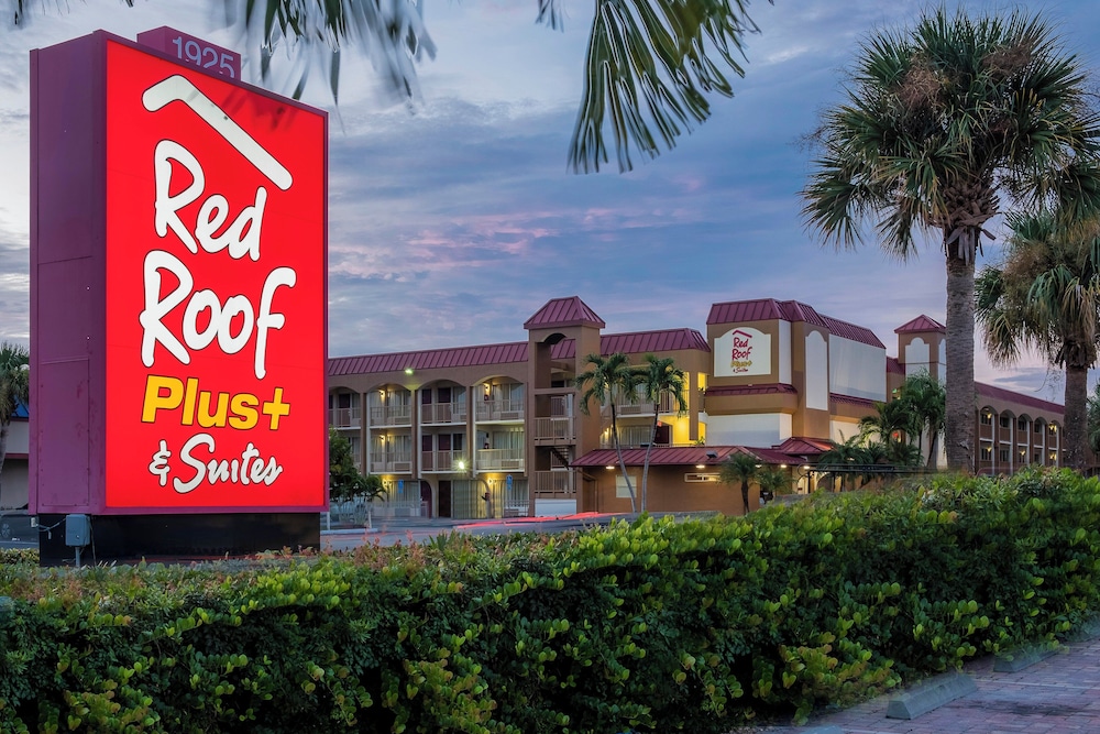 Red Roof Inn PLUS & Suites Naples Downtown 5th Ave S - photo 52