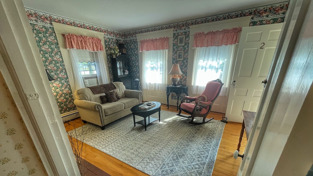 Open Hearth Inn - photo 2