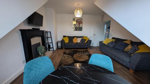 Lovely 2 Bedroom Apartment in Central Location — 4-Star Luxury Hotel in Greenock, United Kingdom