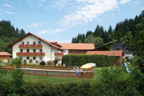 Ferienbauernhof Mehlbach — hotel in Kollnburg