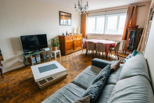 The Cosy Eiffel — Clichy