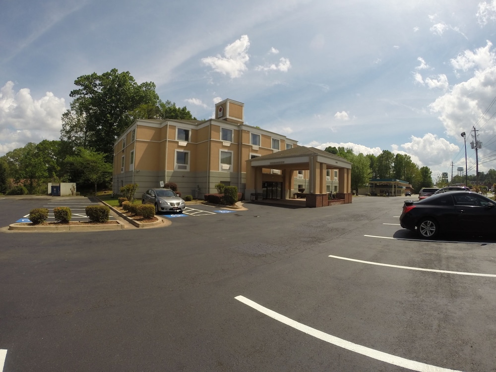 Jameson Inn and Suites Riverdale - photo 44