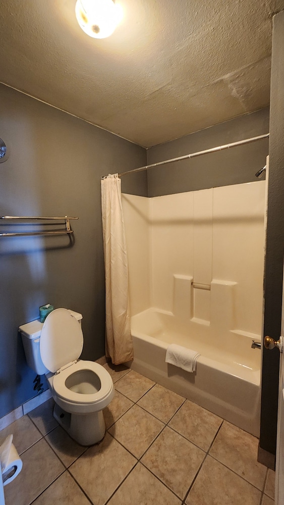 Benbrook Inn & Suites - photo 29