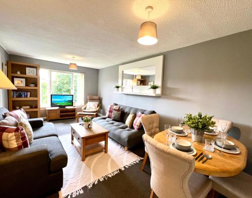 Spacious 2 Bed Flat in Glasgow City Free Parking — 4-Star Luxury Hotel in Glasgow, United Kingdom