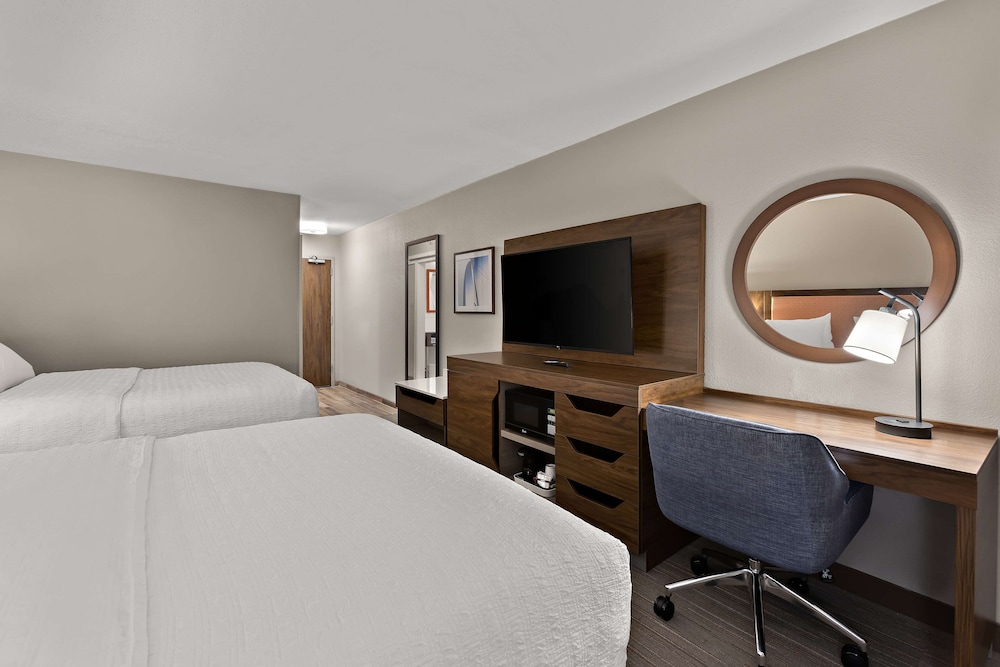 Hampton Inn & Suites by Hilton Petoskey - photo 19