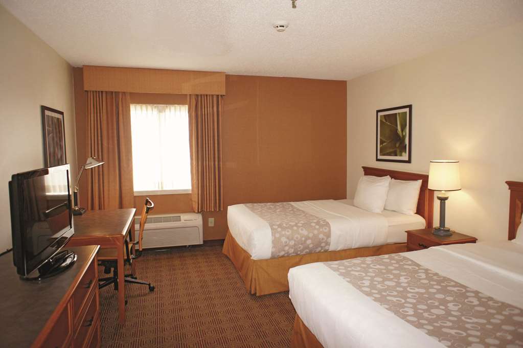 La Quinta Inn & Suites by Wyndham Tampa Brandon West - photo 16