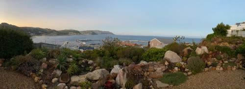 Spectacular Sea Views Coastal Holiday Home — 4-Star Luxury Hotel in Cape Town, South Africa